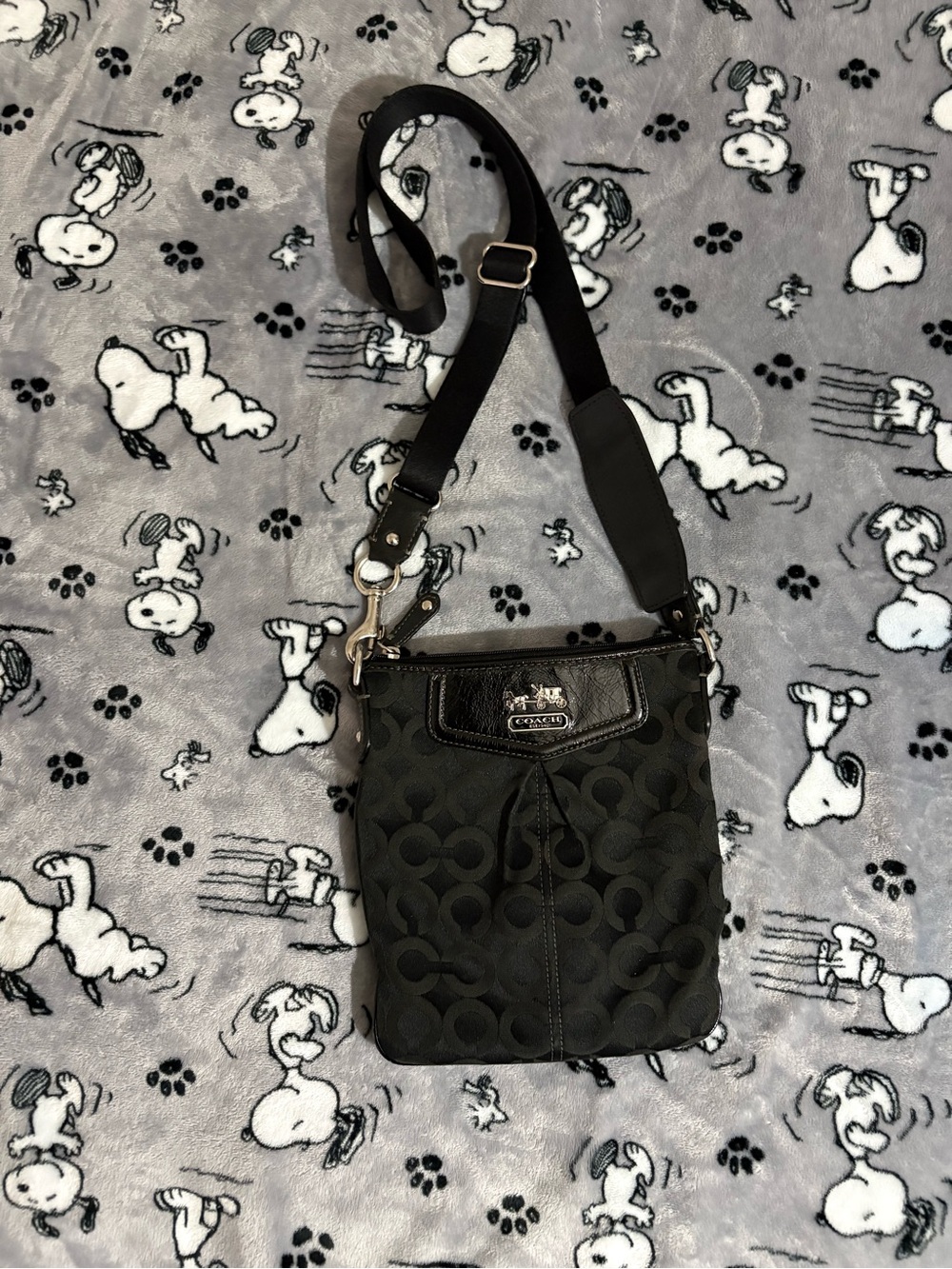 Preloved Coach Black Monogram Crossbody stitching flaw 🖤🖤🖤